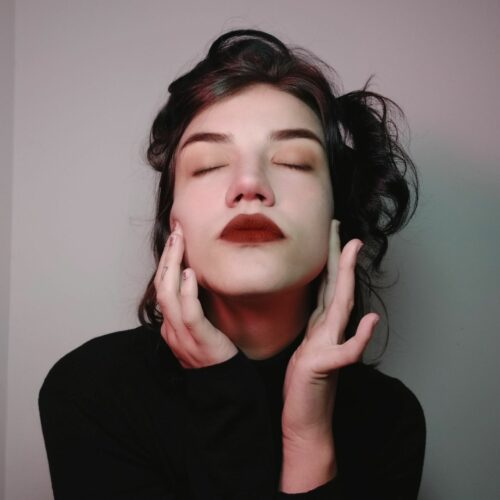 SOB O MUNDO DENTRO E AO REDOR